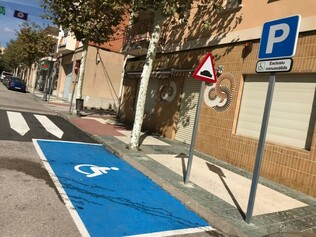 Millora de la senyalització de les places d’aparcament reservades per a minusvàlids