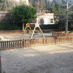 Instal·lació de terra de cautxú a la zona de joc infantil del Parc de Can Godó